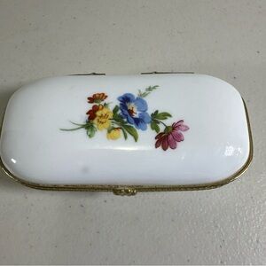 Limoges China Trinket Box, preowned excellent condition. Made in China, Floral